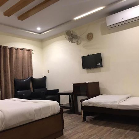 Hotel S.R. Lounge Multan Exterior photo