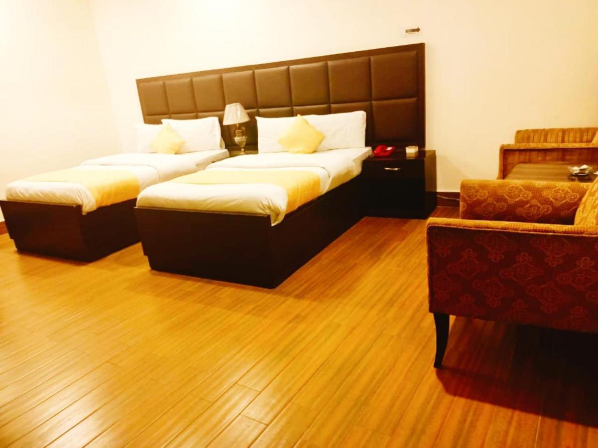 Hotel S.R. Lounge Multan Exterior photo