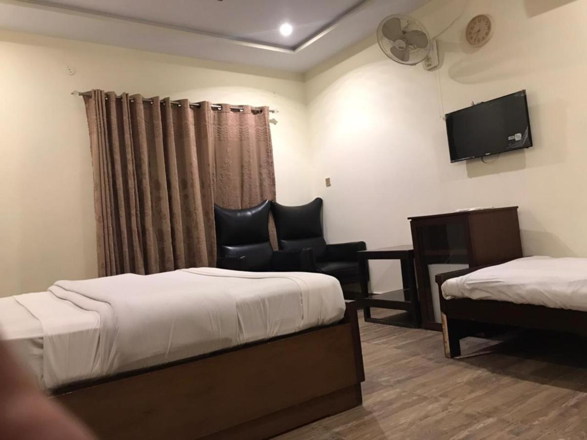 Hotel S.R. Lounge Multan Exterior photo