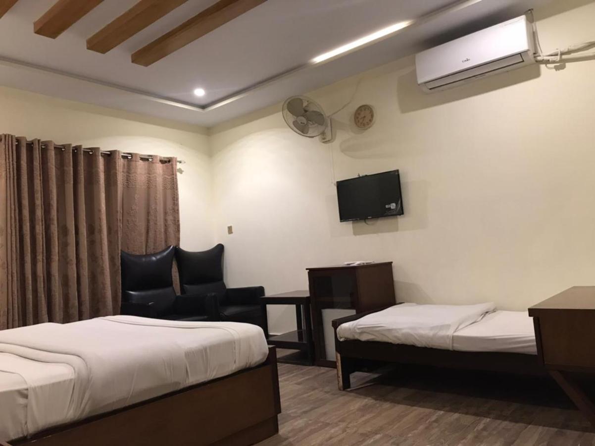 Hotel S.R. Lounge Multan Exterior photo