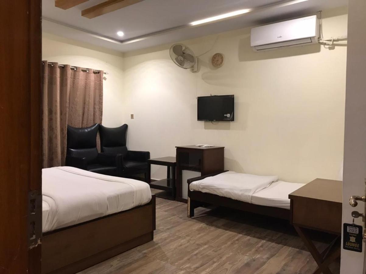 Hotel S.R. Lounge Multan Exterior photo