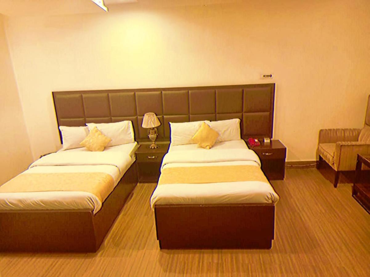 Hotel S.R. Lounge Multan Exterior photo
