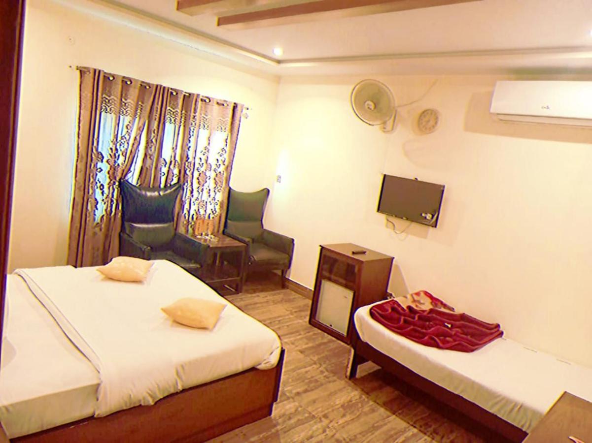 Hotel S.R. Lounge Multan Exterior photo