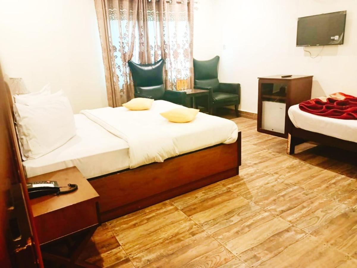 Hotel S.R. Lounge Multan Exterior photo