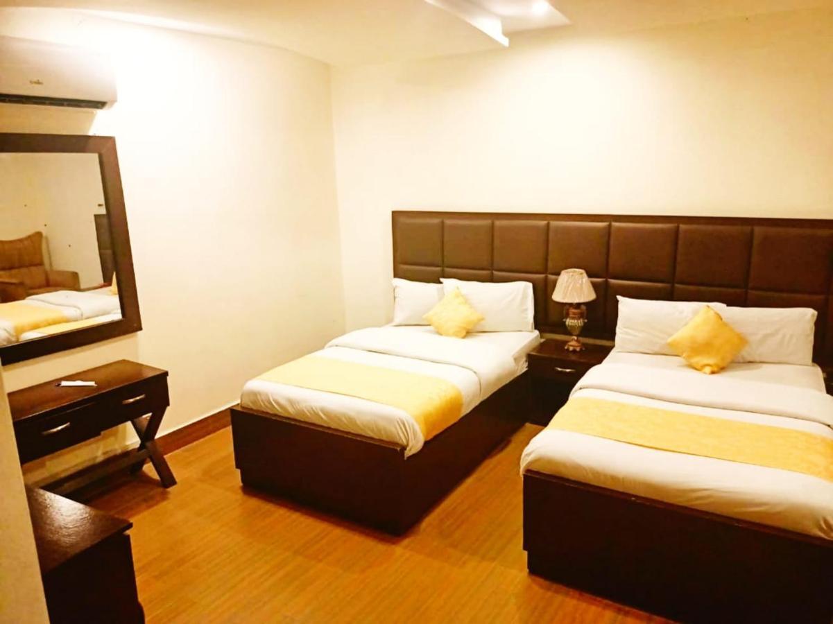 Hotel S.R. Lounge Multan Exterior photo