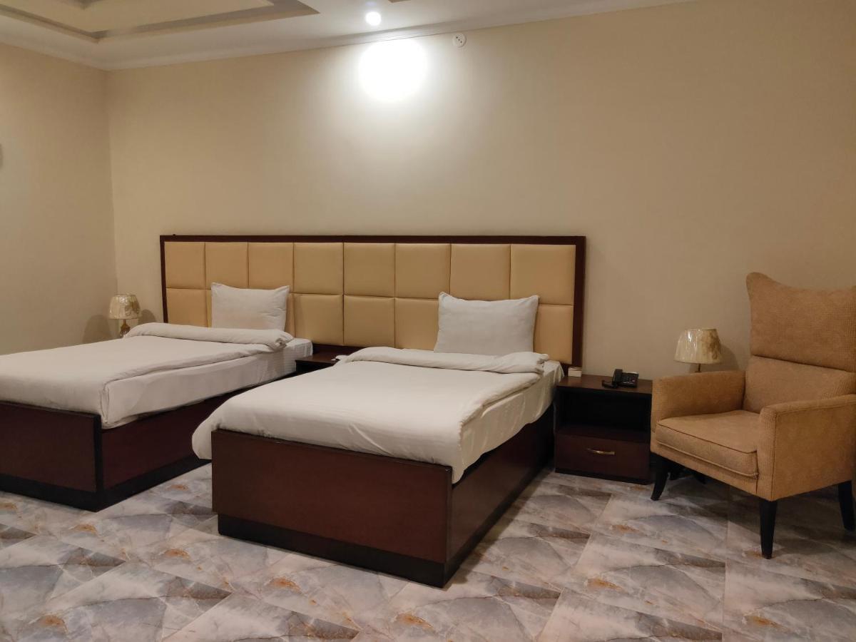Hotel S.R. Lounge Multan Exterior photo