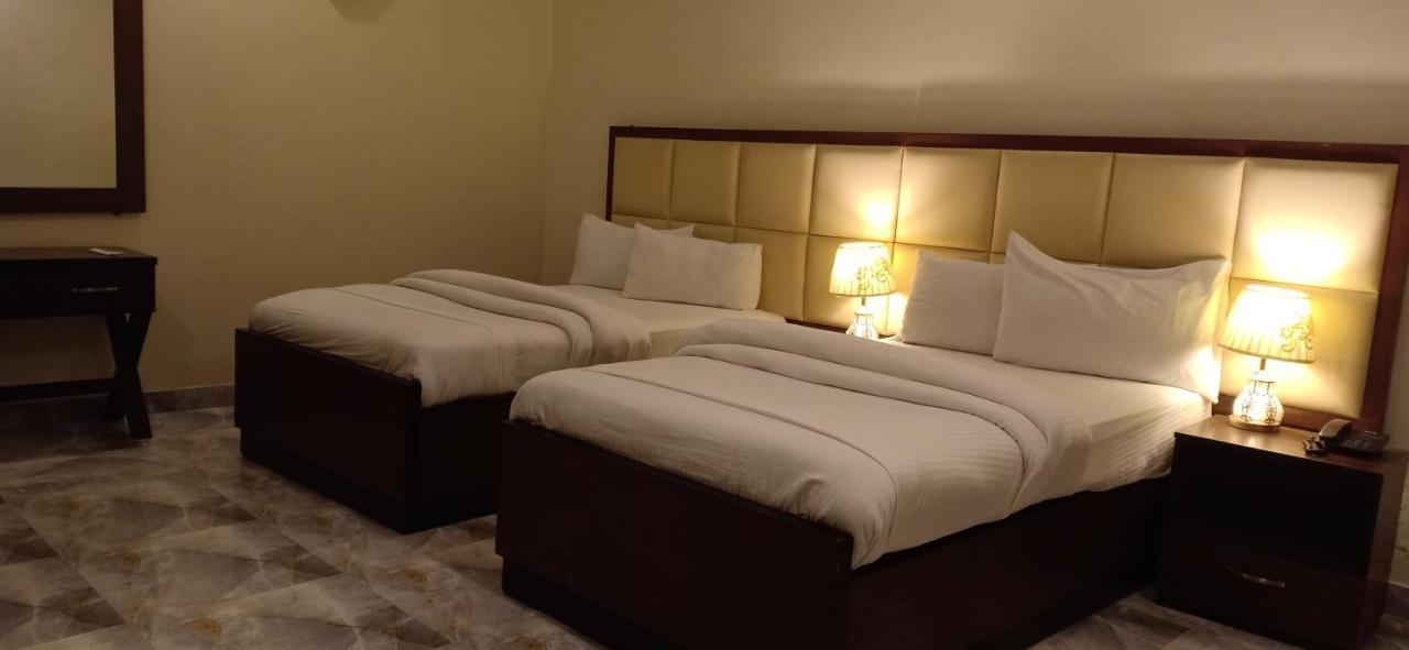 Hotel S.R. Lounge Multan Exterior photo