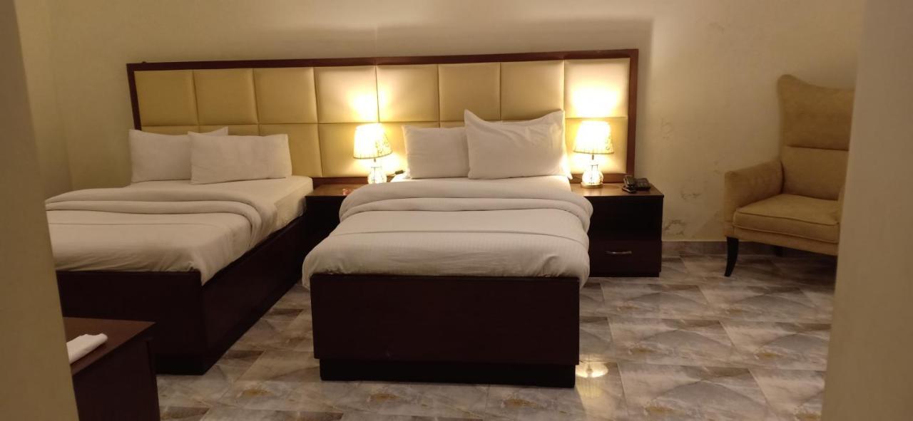 Hotel S.R. Lounge Multan Exterior photo