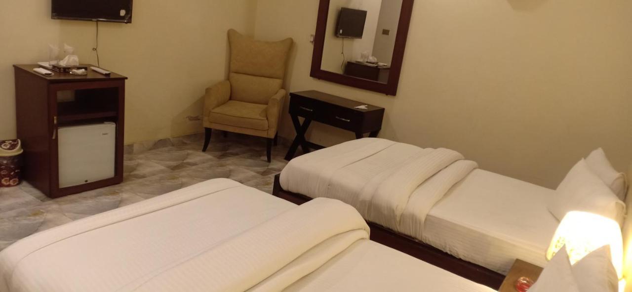 Hotel S.R. Lounge Multan Exterior photo