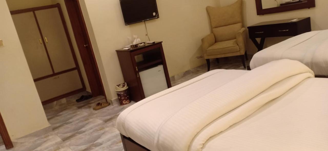 Hotel S.R. Lounge Multan Exterior photo