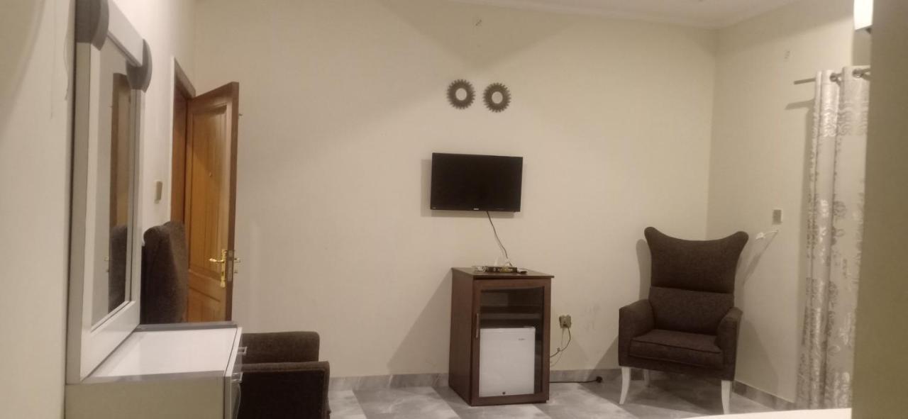 Hotel S.R. Lounge Multan Exterior photo