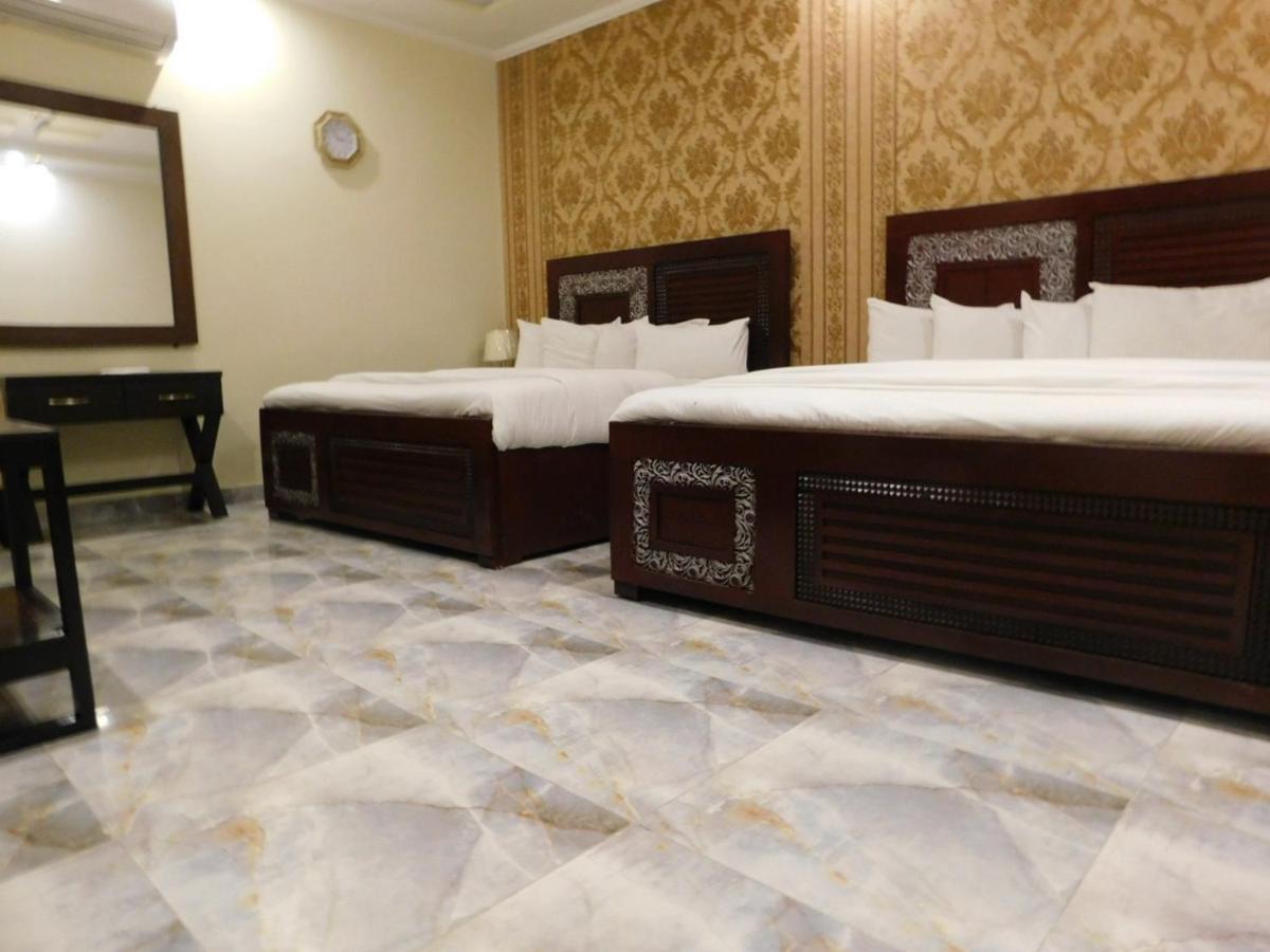 Hotel S.R. Lounge Multan Exterior photo