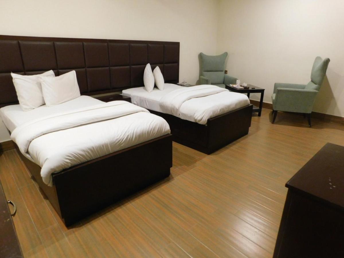 Hotel S.R. Lounge Multan Exterior photo